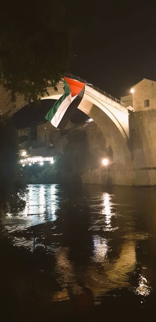 Bu akşam Mostar Köprüsü.

Aliyanın çocukları selam göndermiş Filistin direnişine...