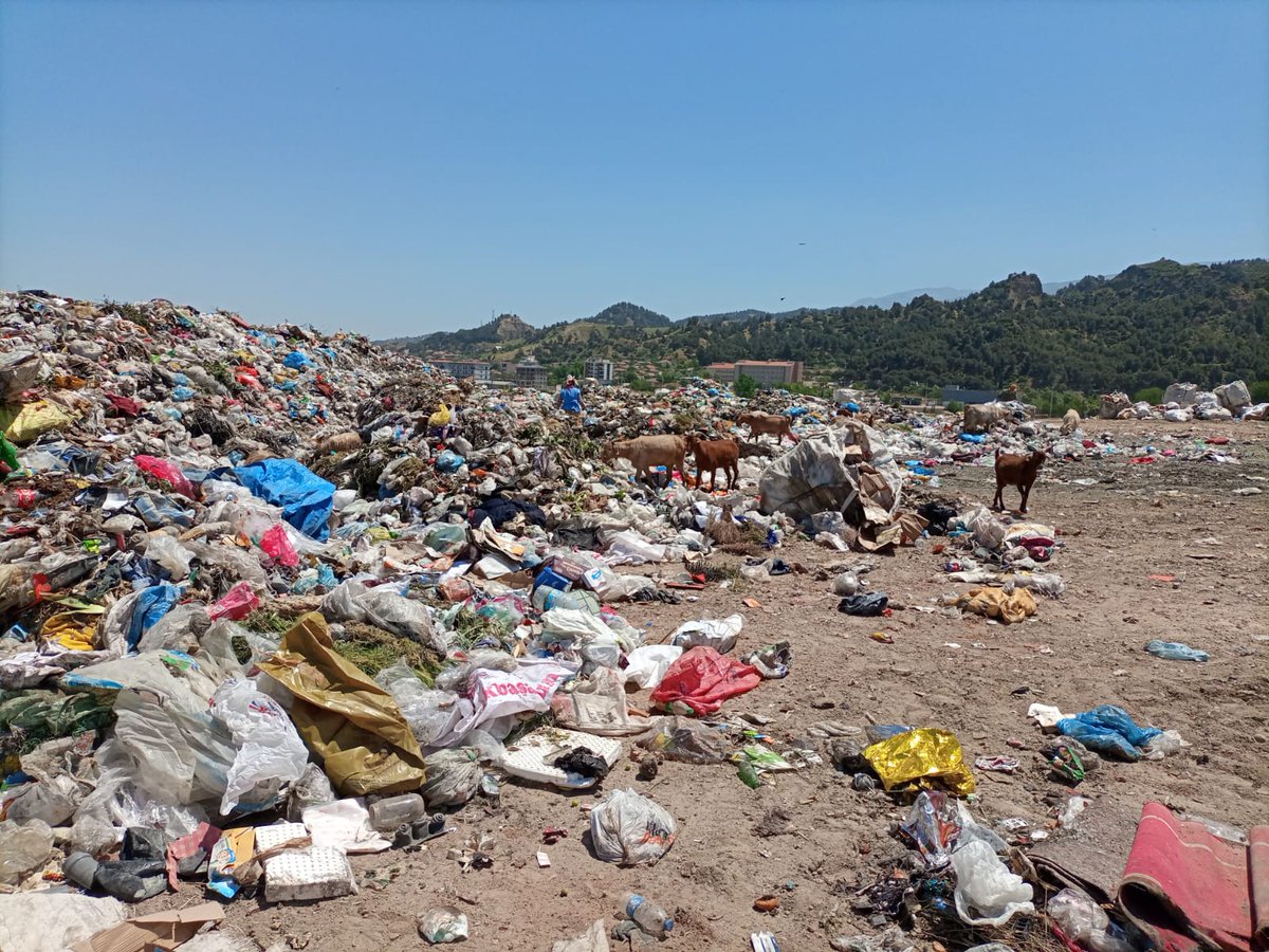 ErusEngin's tweet image. Manisa nın Salihli ilçesinde çöpler şehir merkezine dökülüyor resmen doğa katliamı yapılıyor. Lütfen tagımıza destek verir misiniz?
#SalihliKokusuÇıktı @YeryuzuDernegi @MucepD @EkolojiKaz @TarimOrkamZ @orhanaydin6 @TARIM_ORKAM_SEN @nurrssse @SunaVarol_ @Pala35410814