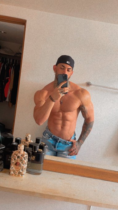 RT and I post a hot photo🔥 //https://t.co/Wy9fRe6Ox2 https://t.co/8ngNLMPZtH