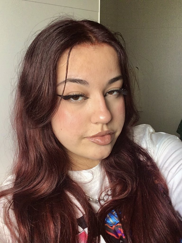 julianarei222's tweet photo. red hair (?) https://t.co/SO6q6SUYl6