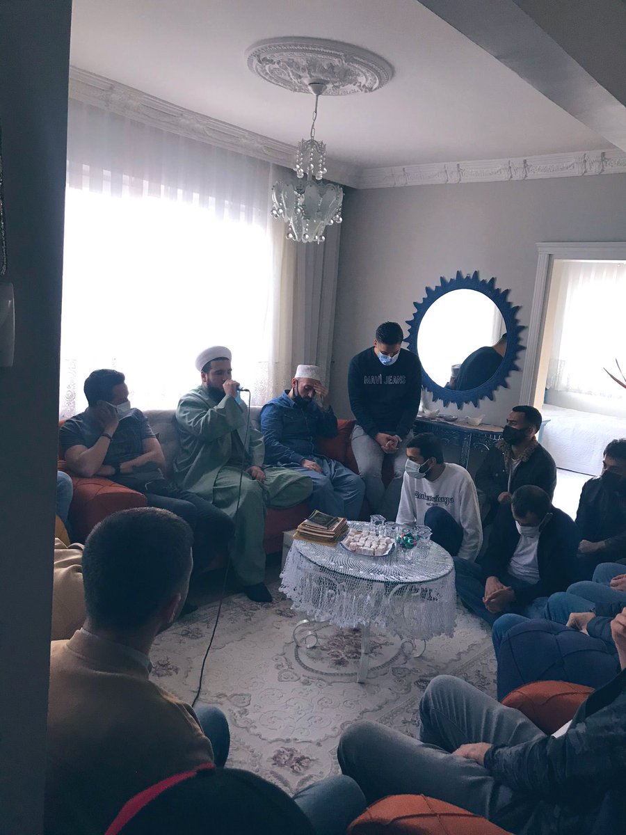 BjkEsenler's tweet photo. Rahmetli Halil Gülbudak'ın 7 si için okuttuğumuz Mevlid-i Şerifimize gelen herkesin ayağına sağlık rabbim dualarımızı kabul eylesin allah mekanını cennet eylesin. https://t.co/GwhuYQFBF2