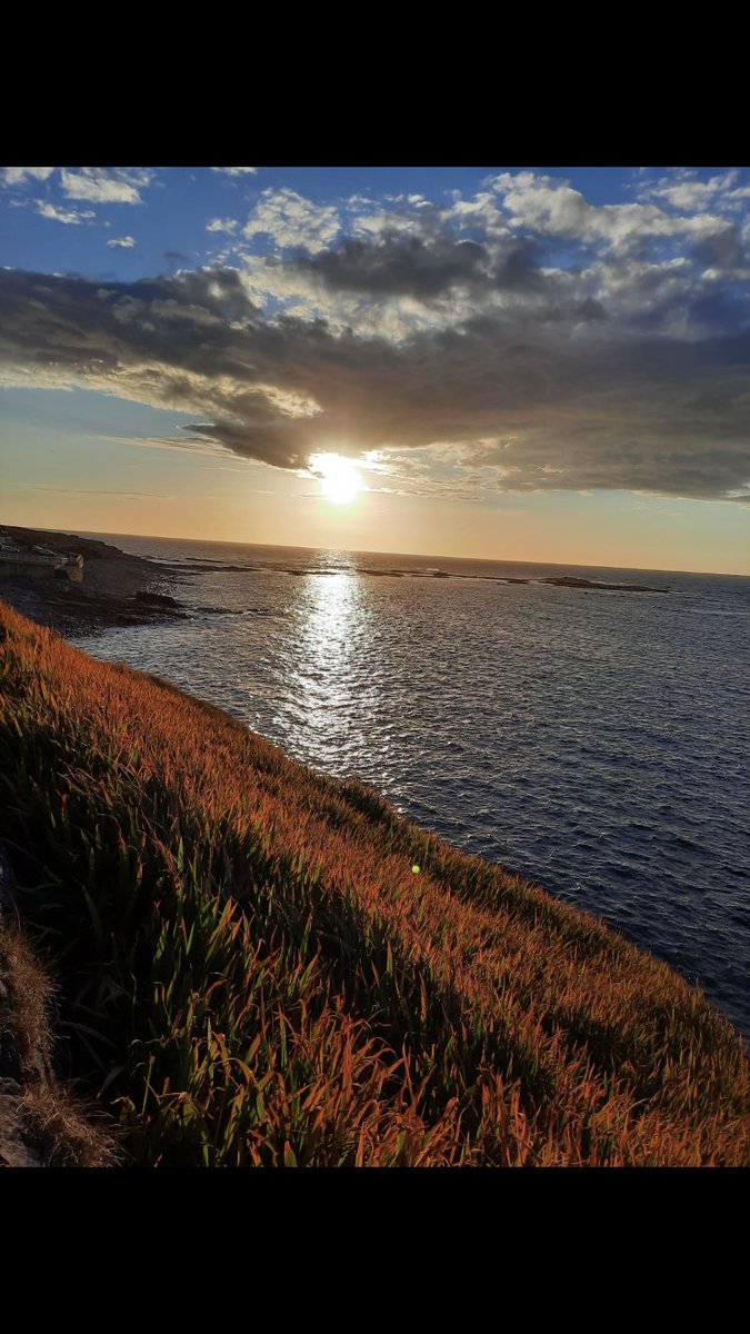RuairiSheridan5's tweet photo. Dublin my arse. #kilkee #diamondrocks #upthebanner https://t.co/RRDp2RVuIG