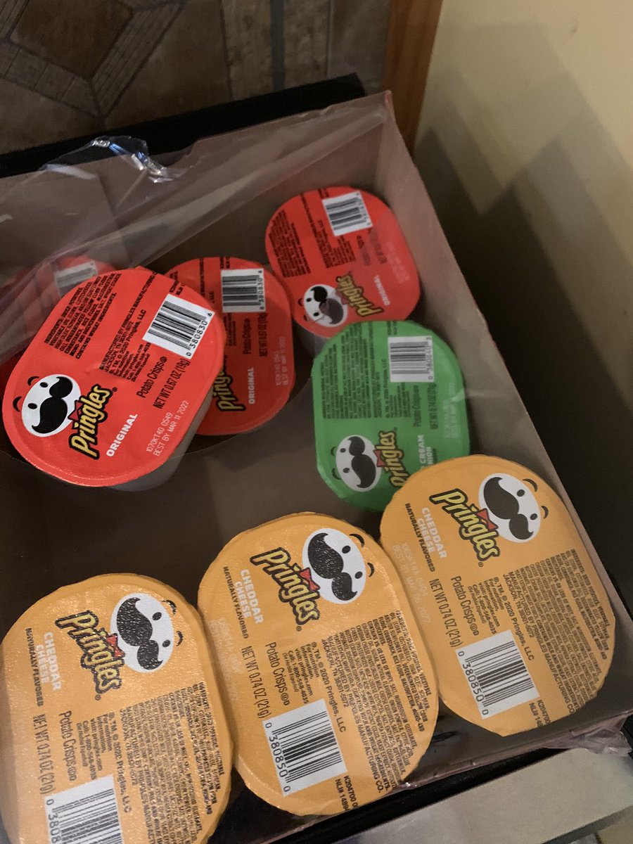 Coffee17Girl's tweet photo. @Pringles can you please make these boxes without the cheddar chips??  No one eats them but my kids love the sour cream and onion and the original. https://t.co/ERhzLKz8wK