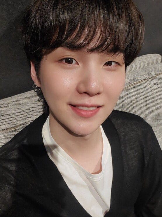 MINISUGA_BTS_'s tweet photo. I'm voting for @BTS_twt for #BBMAsTopSocial. RT to vote too! 
Que bonito es ver una sonrisa de este maravilloso hombre ♡︎SUGA♡︎ https://t.co/VQuagyLnd9