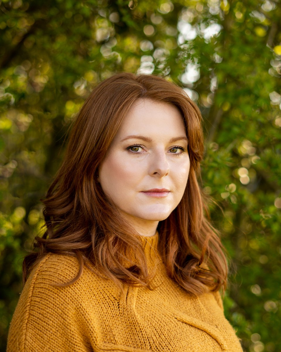 Got my New Headshots back and I am SO happy with them!  Amazing how natural light is actually your best friend, my old studio headshots were terrible in comparison! spotlight.com/5011-9083-2627
#actor #actorslife #CASTING #Spotlight #NaturalRedhead #headshots