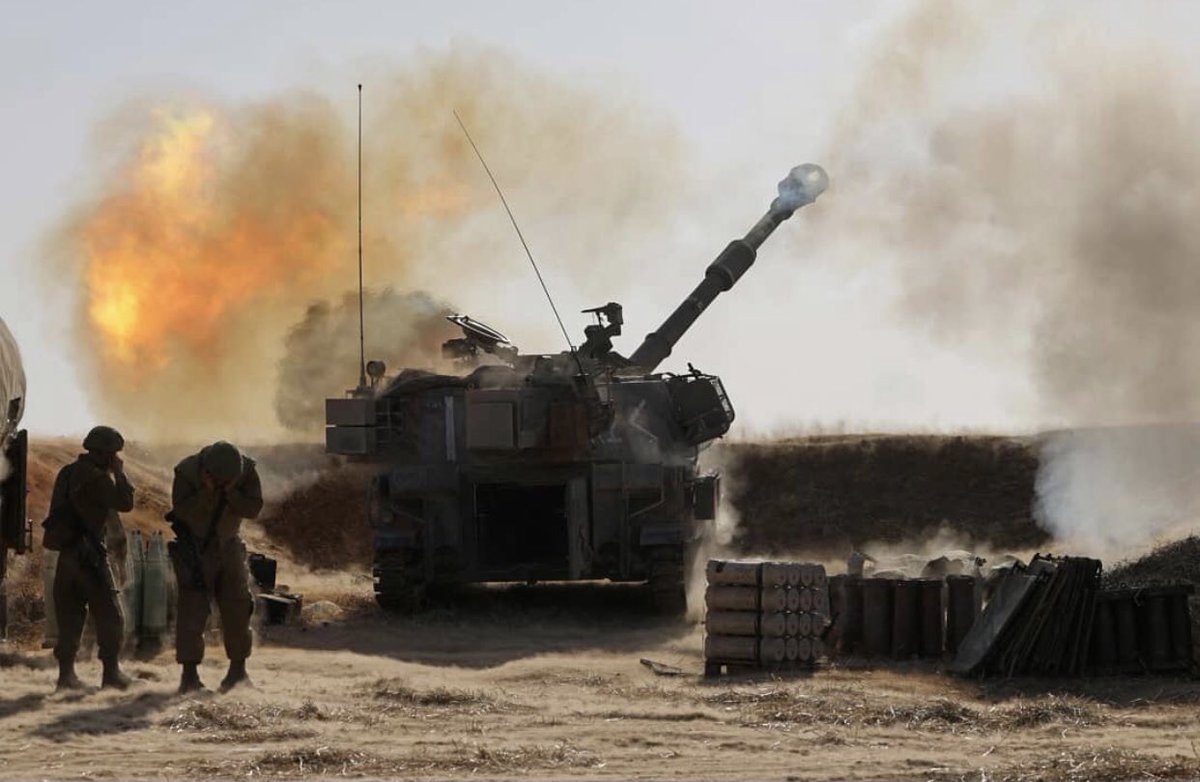 Diana72602's tweet photo. Israeli soldiers fire a 155mm self-propelled howitzer towards the Gaza Strip from their position near the city of Sderot, southern Israel, May 12, 2021 #GazaUnderAttack #Palastine #FreePalestine #SaveSheikhJarrah https://t.co/w4fxAKuZRC