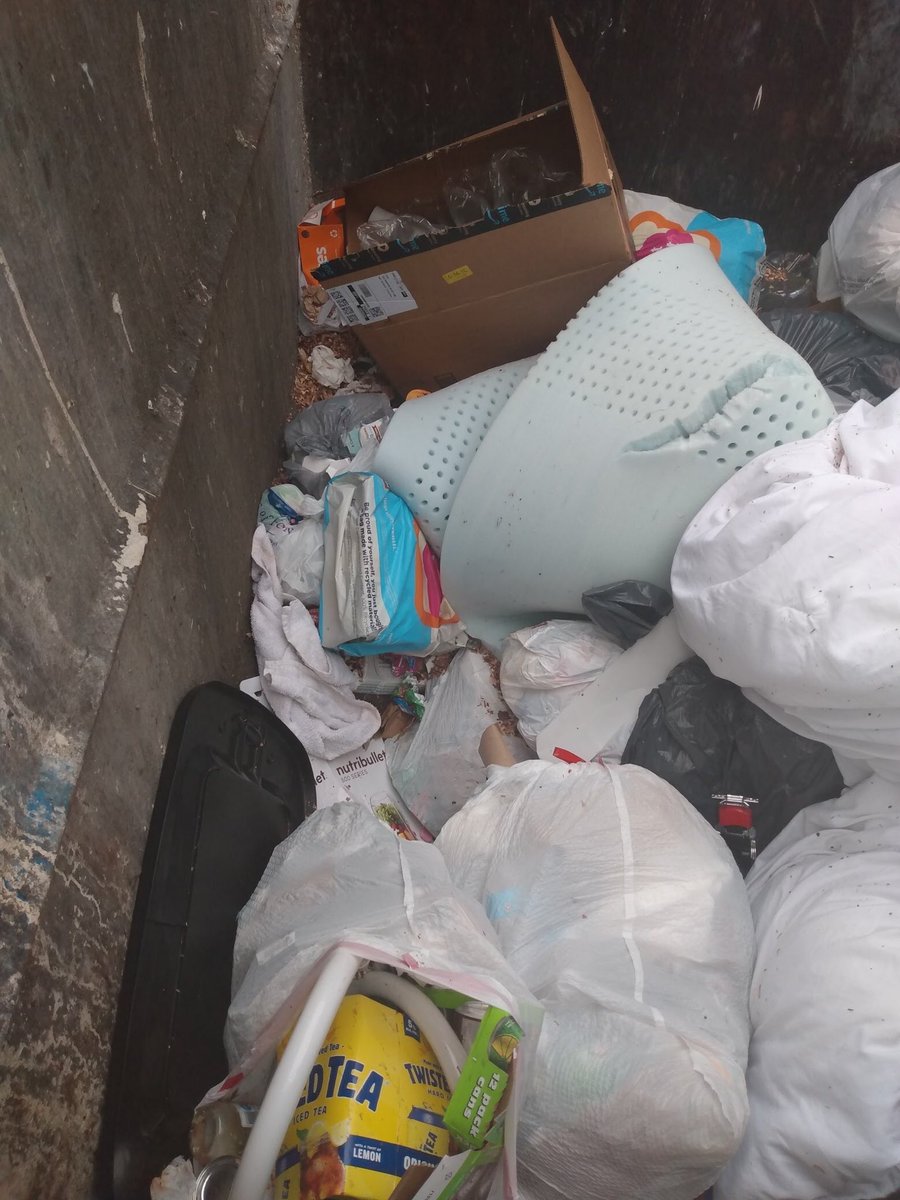 MaliniBasu_'s tweet image. A single mother is working at a local Walmart to support her 4y/o son. 

When she got home on Saturday morning, she says the locks were changed, &amp;amp; her belongings were in the dumpster. 

“Management told me they meant to evict 1712, &amp;amp; not 1721, where I live.” 

Her story@wfaa⁩