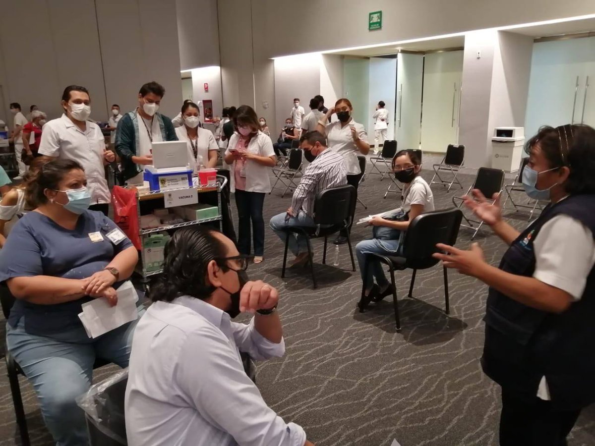 MauVila's tweet photo. Iniciamos la vacunación para el personal de salud que no ha sido vacunado contra el Covid de hospitales públicos del @GobYucatan y @GobiernoMX en el Siglo XXI. El personal de salud de clínicas y hospitales privados será vacunado los días 18, 19 y 20 de mayo en la @canacomerida. https://t.co/wupN6ZKe2J