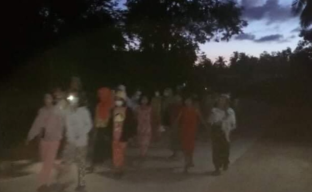 DAWEI, Tanintharyi Region:

Terrorists (Myanmar security forces) abducted 4 civilians (not protesters) during a violent crackdown on protesters this morning in Deep sea port area, Nabule. Terrorists fired 5 gunshots. Protesters dispersed but 4 civilians abducted. 

#May13Coup