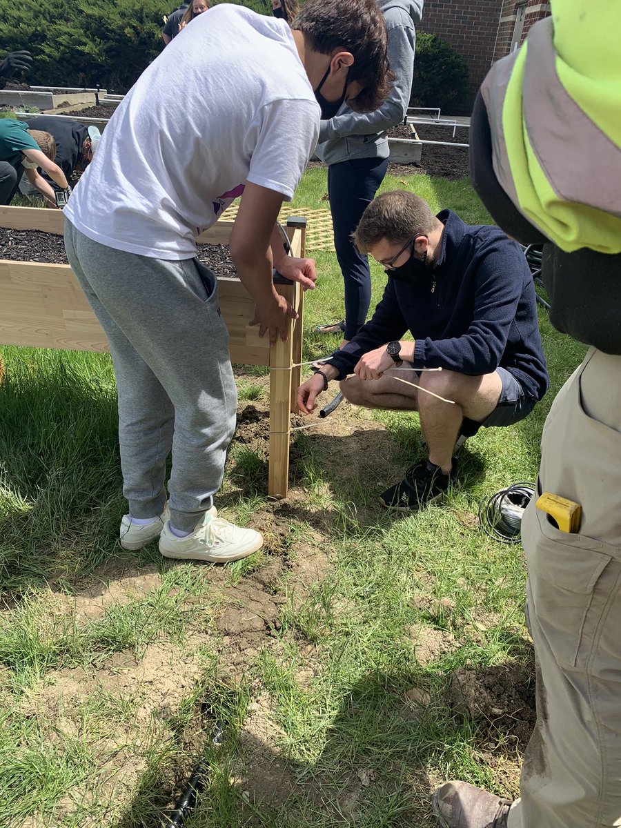 Mrs_DulinSmith's tweet photo. My env sci Ss @dublinjeromehs @DublinSchools are so lucky to have amazing corporate support from EMI-Environmental Management Inc on their legacy projects. Real life learning while making DJHS more sustainable. Double win! https://t.co/YDqR1b7Vfw