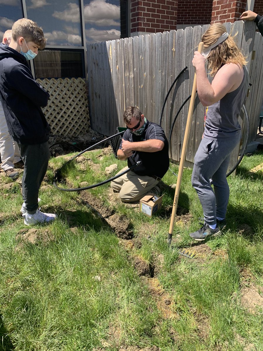 Mrs_DulinSmith's tweet photo. My env sci Ss @dublinjeromehs @DublinSchools are so lucky to have amazing corporate support from EMI-Environmental Management Inc on their legacy projects. Real life learning while making DJHS more sustainable. Double win! https://t.co/YDqR1b7Vfw