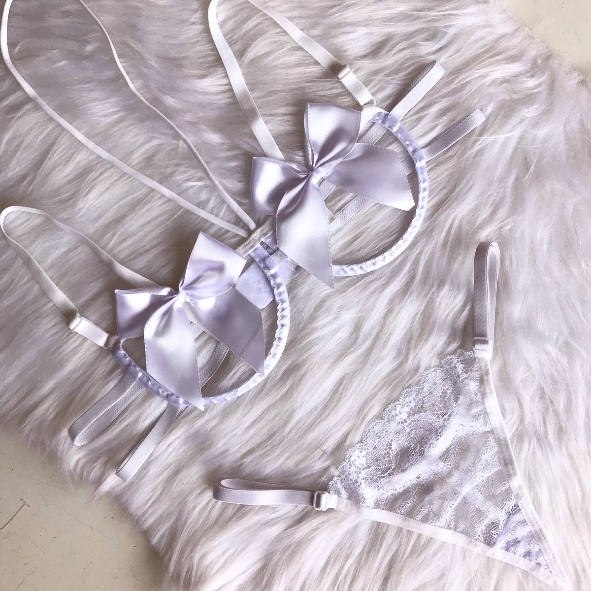 lingerieschilli's tweet photo. Lingerie Gringa Aro detalhe Laço 🔥

$55,00 dinheiro 
$58,00 cartão https://t.co/nqKq1dhnyw