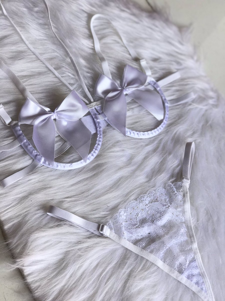 lingerieschilli's tweet photo. Lingerie Gringa Aro detalhe Laço 🔥

$55,00 dinheiro 
$58,00 cartão https://t.co/nqKq1dhnyw