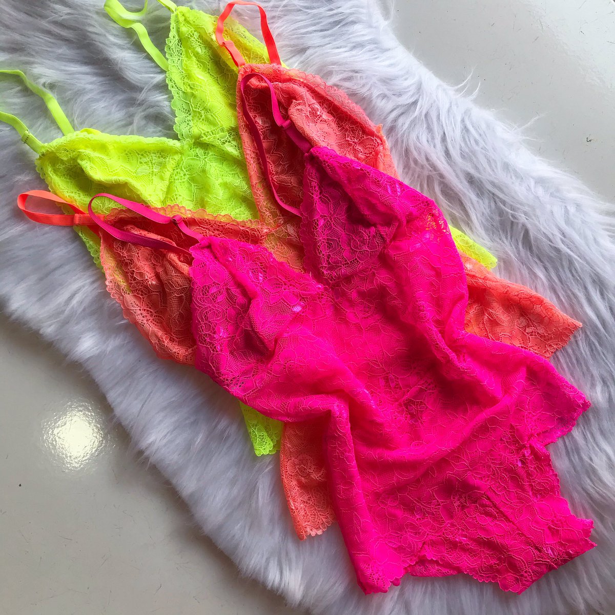 lingerieschilli's tweet photo. Body Neon sem aro 💛🧡💖

$39,99 dinheiro 
$43,00 cartão https://t.co/FUlbR06jKY