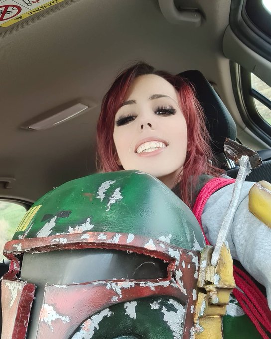 1 pic. Boba Fett female armor selfies!

#StarWars #Mandalorian 
#cosplay https://t.co/uNwJVoPrJz