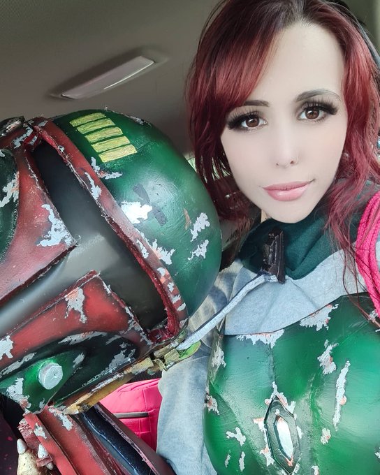 3 pic. Boba Fett female armor selfies!

#StarWars #Mandalorian 
#cosplay https://t.co/uNwJVoPrJz