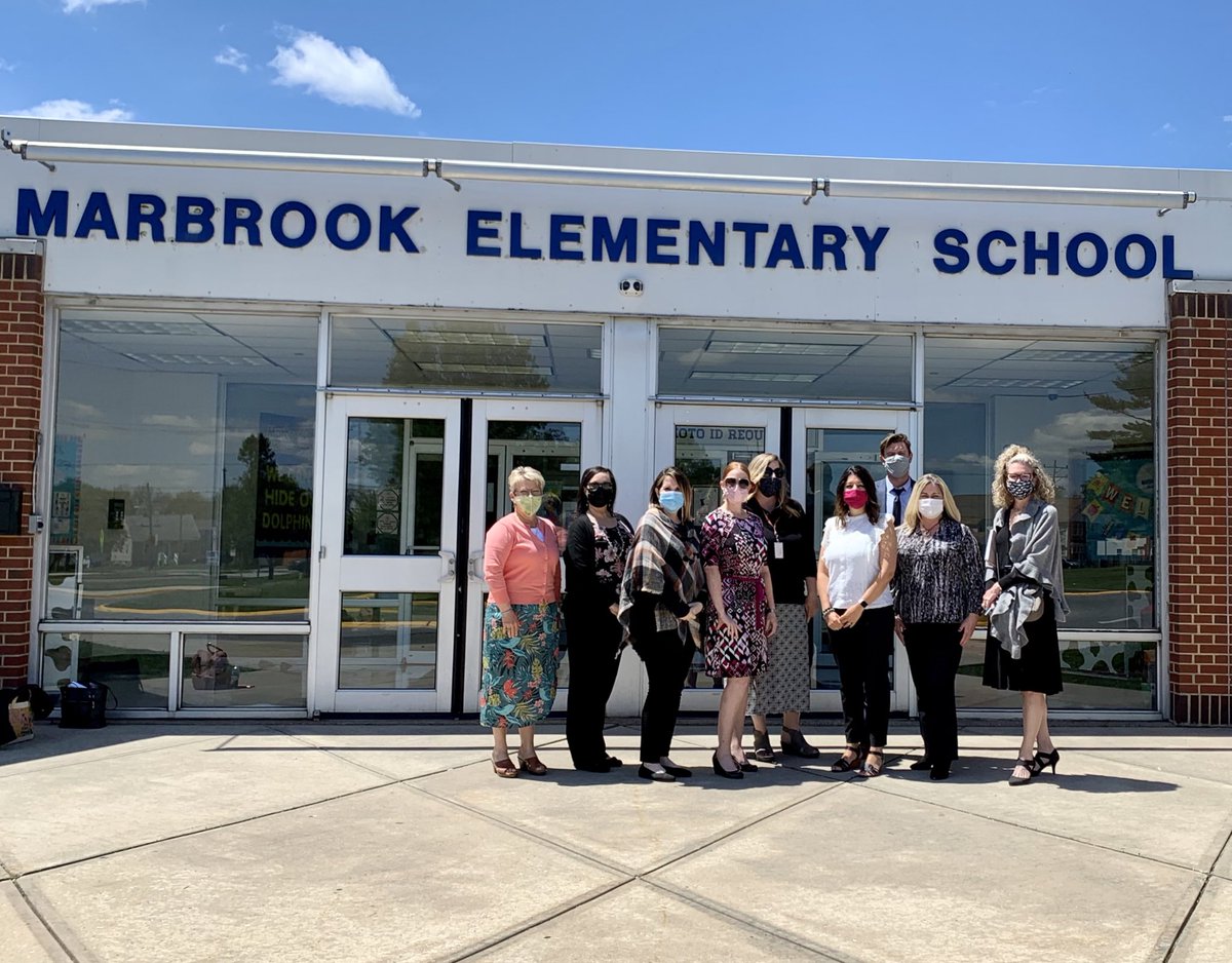 Today, we arrived at the 4th stop on our #KnowledgeMatters School Tour of Delaware districts: <a href="/RedClaySchools/">Red Clay Consolidated School District</a>! 

We received a warm welcome from leaders from across the district.

#DelawareDelivers <a href="/haroldshaw00/">Harold Shaw</a> @Room127MBK <a href="/BSSap/">Barb Land</a> <a href="/miss_ludlam/">$ ant</a>