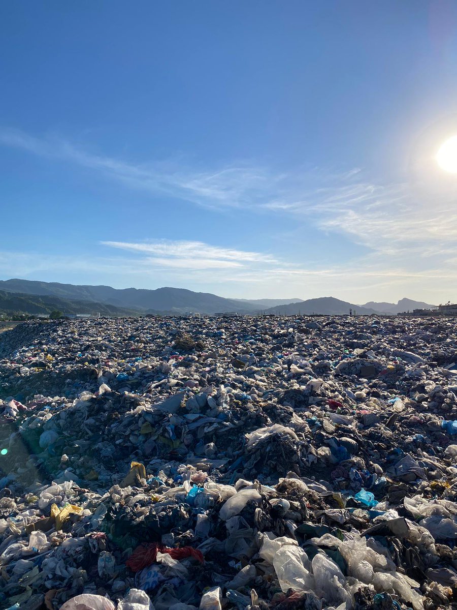 erushfazil's tweet image. 52 yıllık zulme rağmen bizler sizleri #Bayram şekeri ile karşılamaya hazırız. @ZekiKAYDA @cengizergun Bu fırsatı kaçırmayın. Bayramlar birliktelik, güçbirliği günleridir. El ele vererek bu çöplüğü ilçemizden kaldıralım. 
@ismailbilen45
@ab_kurt
@manisabsb
#SalihliKokusuÇıktı