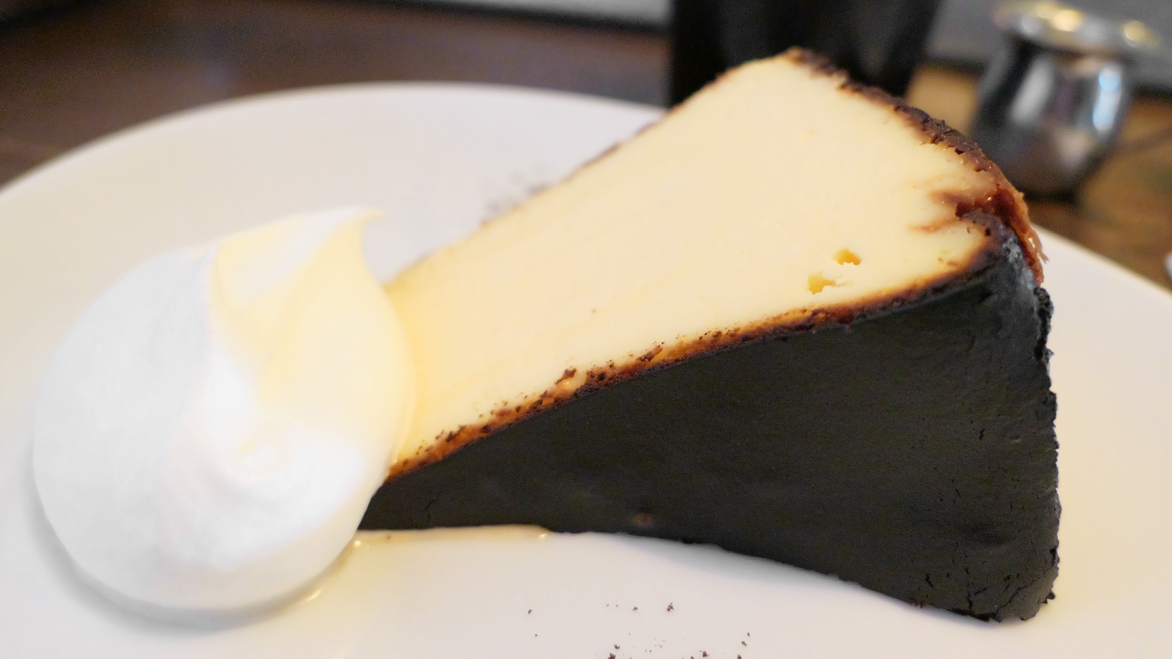 のなめ 気まぐれに ケーキを食べる こともある バスクチーズケーキとアイスコーヒー シクスバイオリエンタルホテル 有楽町駅 有楽町 シクスバイオリエンタルホテル イタリアン パンケーキ バスクチーズケーキ おいしゅうございました