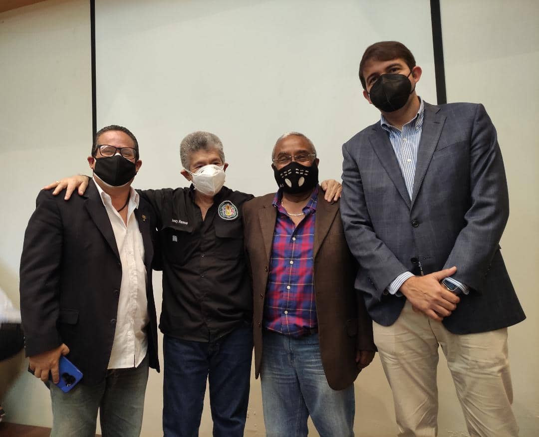 #12Mayo En #Caracas se realizó Secretariado Nacional con las autoridades seccionales, Secretario General <a href="/hramosallup/">Henry Ramos Allup</a> y Secretario de Organización <a href="/prospericarlos/">Carlos M. Prosperi</a> . Liderazgo reconocido por lo realmente importante: la militancia, los simpatizantes y amigos de <a href="/ADemocratica/">Acción Democrática</a>