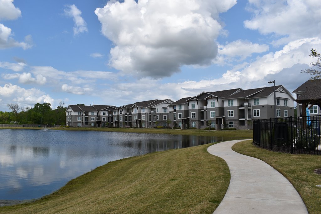SilverOaksAPT's tweet photo. With a view like this, who would ever want to go inside? 😍 

https://t.co/NmBkxawmmL
#findyoursilverlining #views #pondlife https://t.co/AkDmgYYNLy