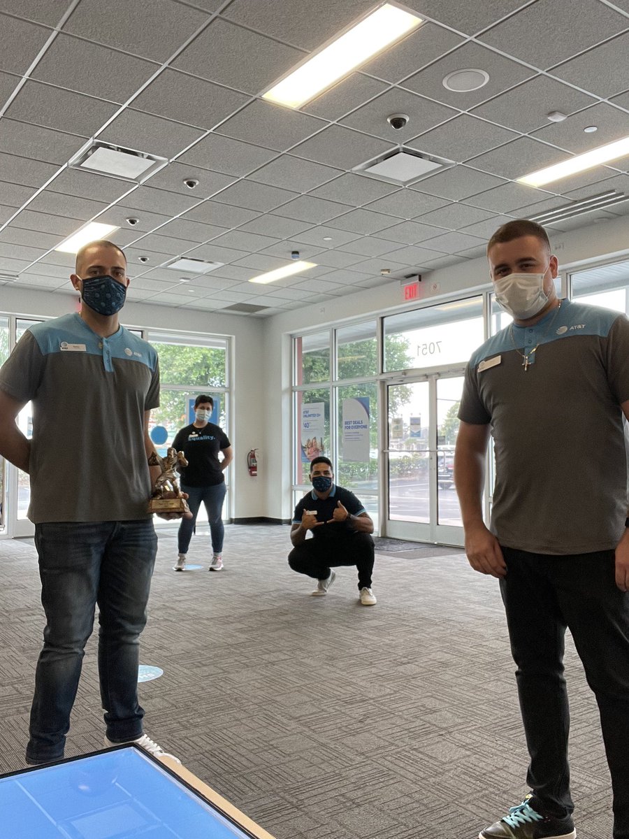 _Jesus_Padilla's tweet photo. Proud of this team right here.
Through all the adversity April threw at them, they EARNED the #YaTuSabe trophy!
The Reyn-Supreme Crown is next! 🚀 #HastaLeeVista
@zcabrera02 @reynaolivo1 @One_FLA @jrluna11 @wanduatt https://t.co/6FMTJdRtbw