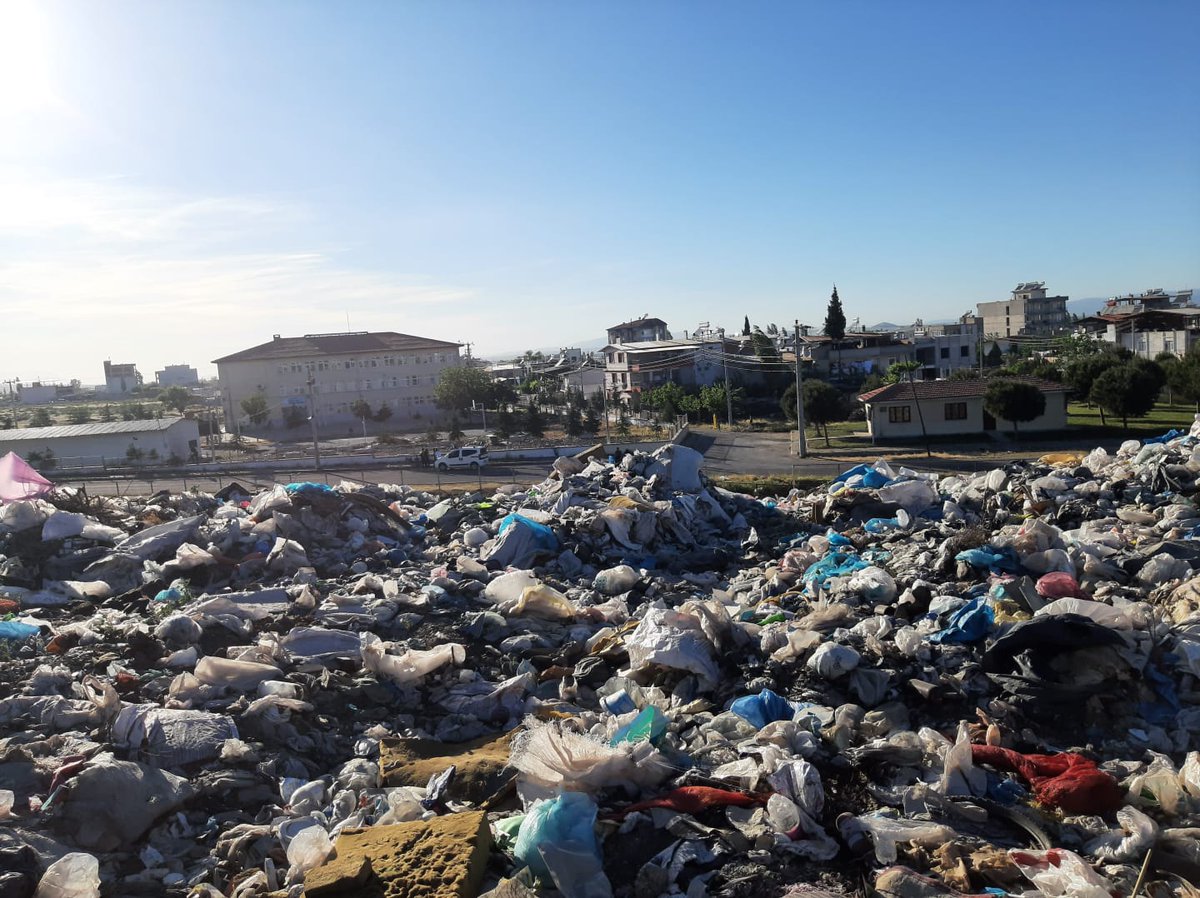 erushfazil's tweet image. Salihli halkının sesini neden duymuyorsunuz sn başkan. Salihli çöp kokuyor. Deremize zehir akıyor. 52 yıldır çevre felaketi devam ediyor. Artık yeter. Çöpün kaldırılması için sesimizi duyurun.
#SalihliKokusuÇıktı