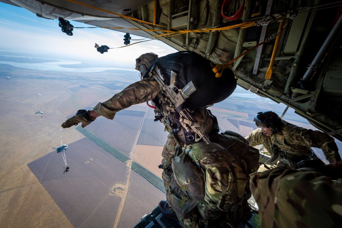 AndrewTurnerRAF's tweet photo. Great to talk to our training specialists today. The engine room of modernising our training and at the leading edge of force projection, force development and personal rehabilitation. Dynamic people, raising human performance and building our resilience @RAFTrgCadre @AOC22Group https://t.co/RAFNhlJfJ4