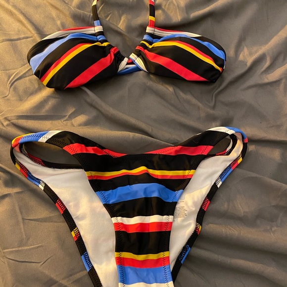 Laylascloset's tweet photo. So good I had to share! Check out all the items I'm loving on @Poshmarkapp #poshmark #fashion #style #shopmycloset #oldnavy #brighton #express: https://t.co/iAJ1WZNeX8 https://t.co/hAA2mDVg22