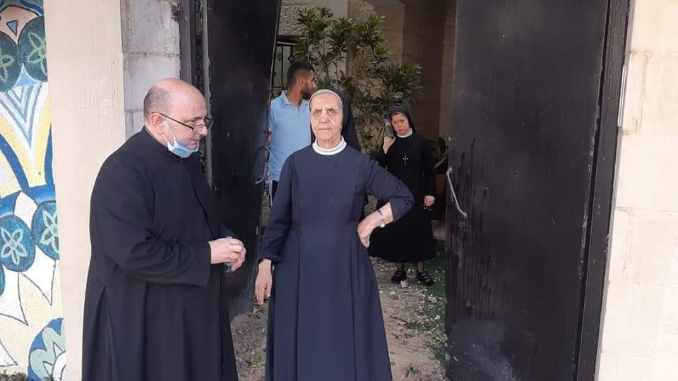 SOSCdOrient's tweet photo. 🇵🇸 #Gaza - L’école des sœurs du Rosaire à Gaza aurait été touchée par les bombardements israéliens. 
🙏 Prions pour la paix en #TerreSainte !
#ChretiensdOrient https://t.co/cMw69hvpK6