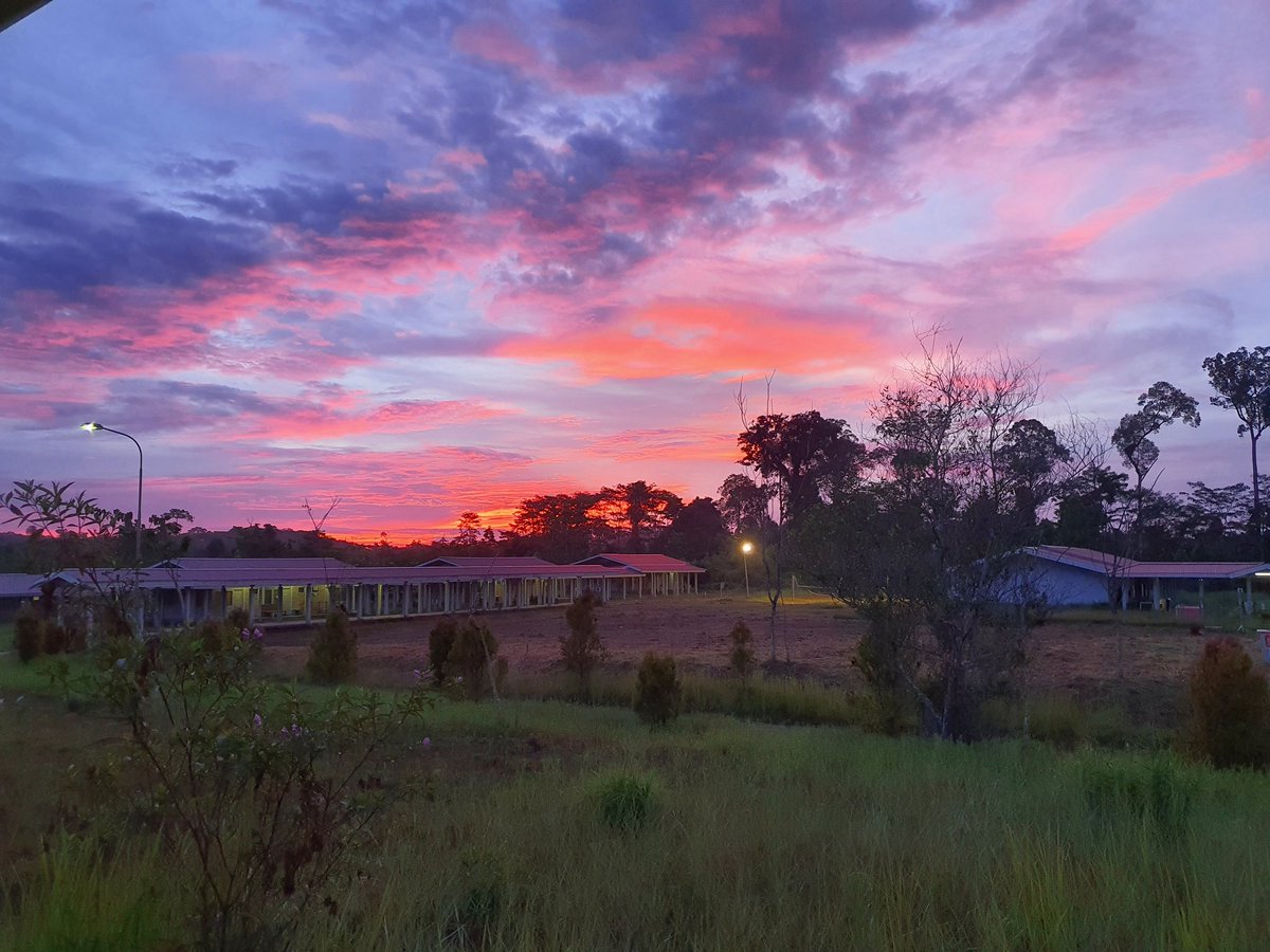 lupaliatjam's tweet photo. 1 syawal 1442 / 13 mei 2021, disambut dengan twilight, masya allah

#Twilight #sunrise #tuhup #permanentcamp https://t.co/W2x8hUCcwq