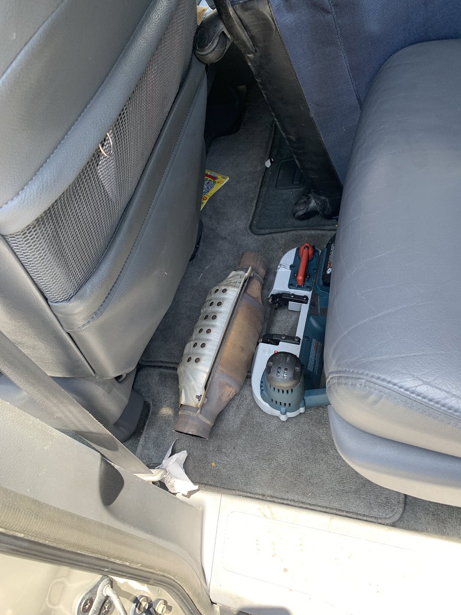 LaVernePD's tweet photo. An alert resident observed a suspicious male under a neighbor’s van and contacted #LaVernePD. Read about the arrest here https://t.co/DaHHCkuyWh.
#catalyticconvertertheft #catalyticconverter #thief #neighborhoodwatch #safetycommunityservice #lavernepd https://t.co/zxNsUNODrC