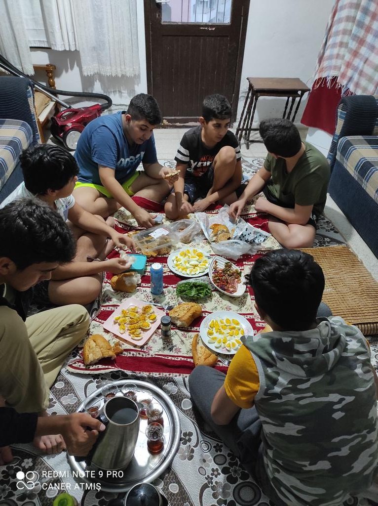 CanerAtm1's tweet photo. Değerli ve vefalı öğrencilerimizin girişimleri ile #Birlikte hazırladığımız  #Kahvaltıda bir araya geldik. Güzel bir kahvaltı ve #muhabbet dolu bir gündü... Emeklerinizden dolayı her birinize çok teşekkür ederim aslanlarım... Emeklerinize ve ellerinize sağlık...🥰❤️☺️ https://t.co/k8DllMpPYz