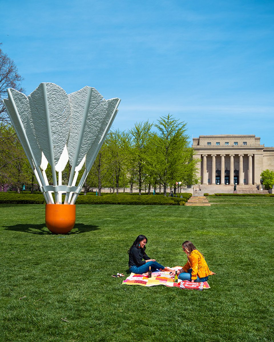 Missouri is filled with family fun that's easy on the budget. 👉bit.ly/3o8kUOe

— Mo #ThatsMyMO

📍: <a href="/stlzoo/">Saint Louis Zoo</a>
📍: @tablerocklakemo
📍: <a href="/nelsonatkins/">Steven Nolan</a>