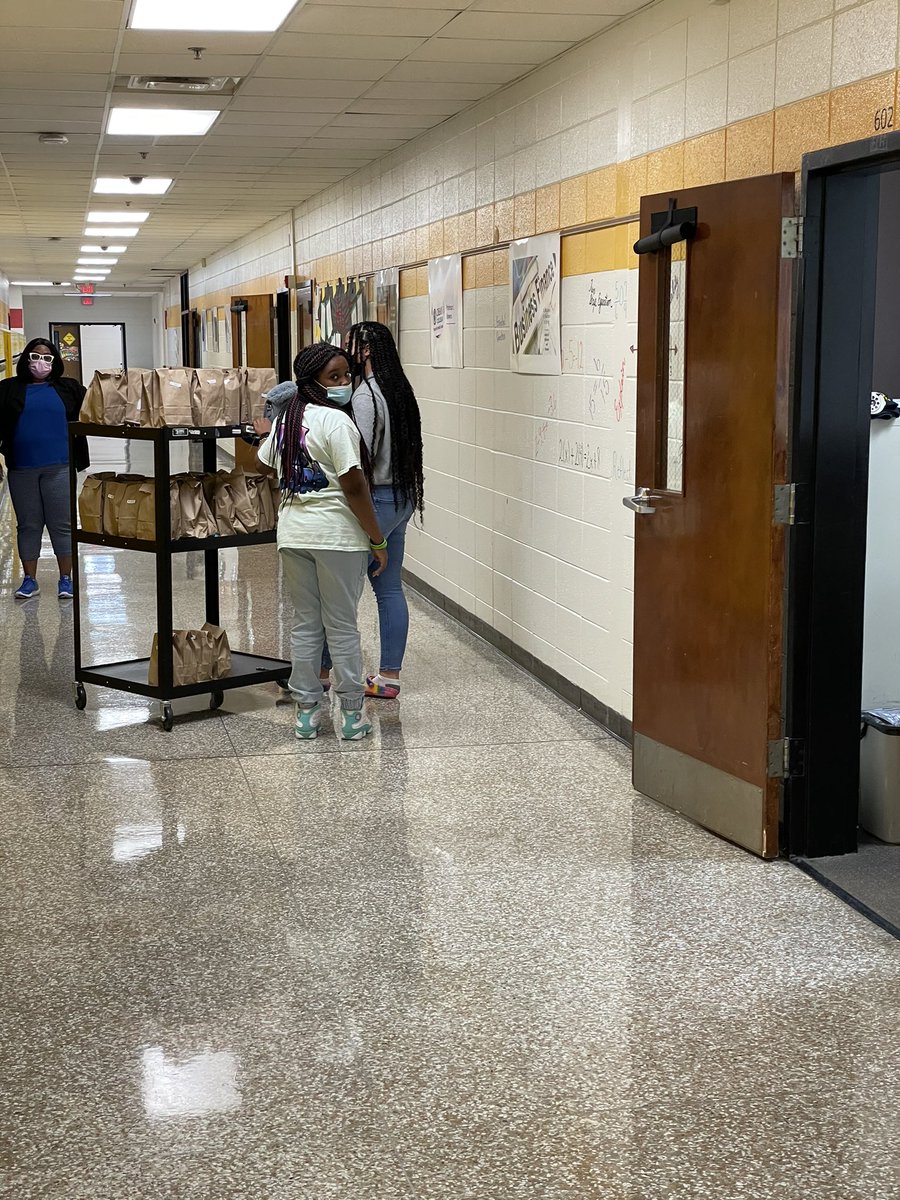 CLWilliamsEdu's tweet photo. CCMS Jr BETA Club members working hard to show some love to their CCMS classmates. GMAS Survival kits for all students participating in the GMAS. @CampCreekMiddle  @CCMPrincipal @NSBrowder @JarvisAdamsEdu #MeanwhileAtTheCreek https://t.co/GTF3IA3xGa