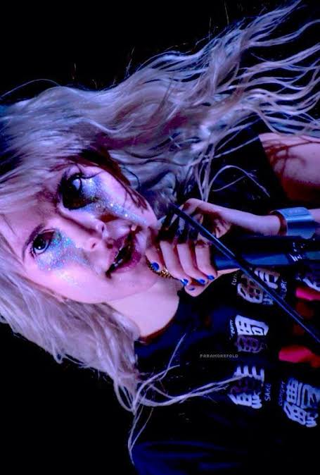 the iconic glitter tears, they marked a whole generation #4YearsOfAfterLaughter