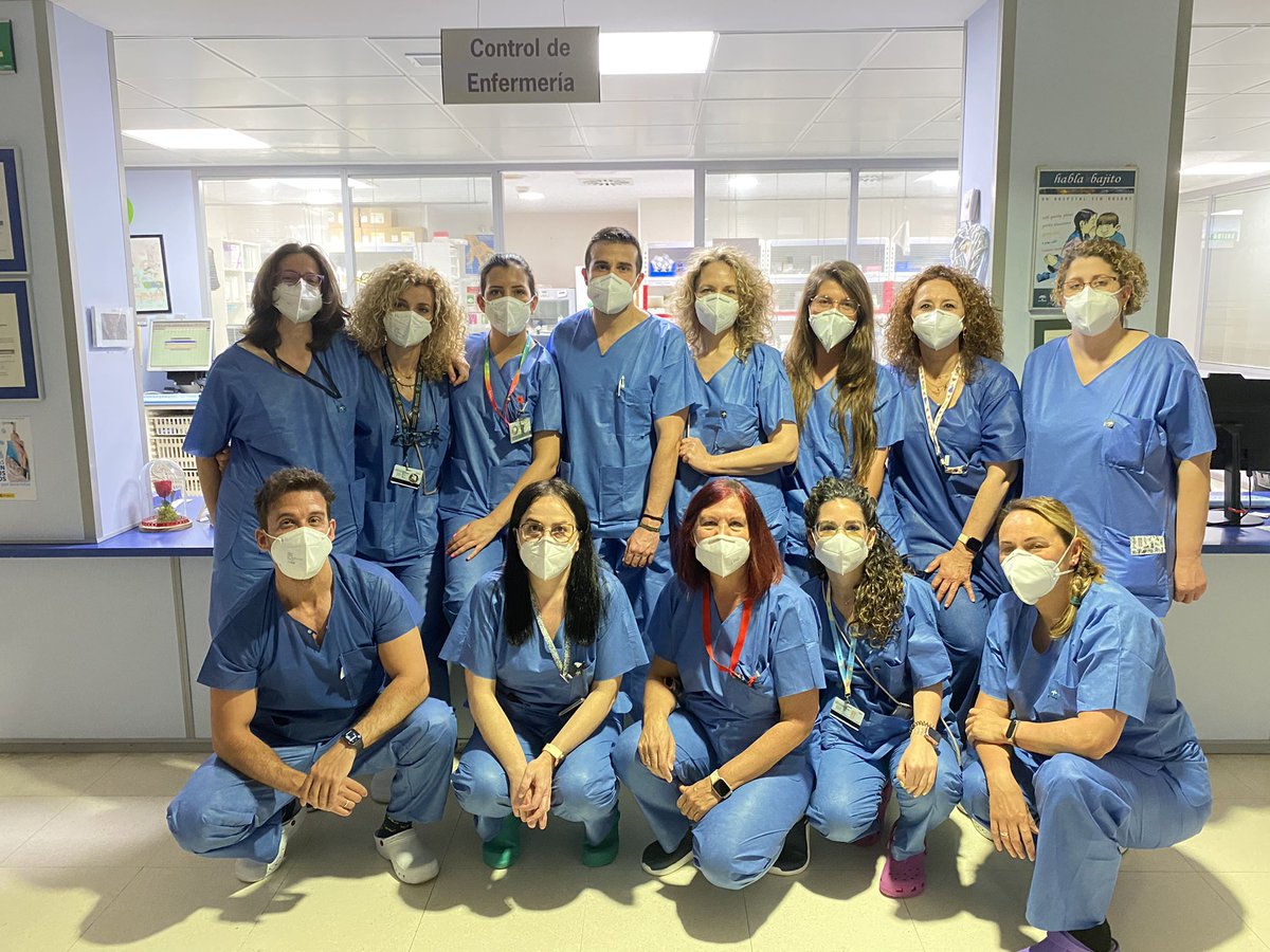 Hoy es el día de la enfermería (día del nacimiento de Nightingale) Conocidq por la dama  de la lámpara, por sus rondas cuidando enfermos. Hoy día nuestros enfermeros siguen sus pasos, aunque la lámpara de aceite ha sido sustituida por las luces del móvil. facebook.com/10145167535886…