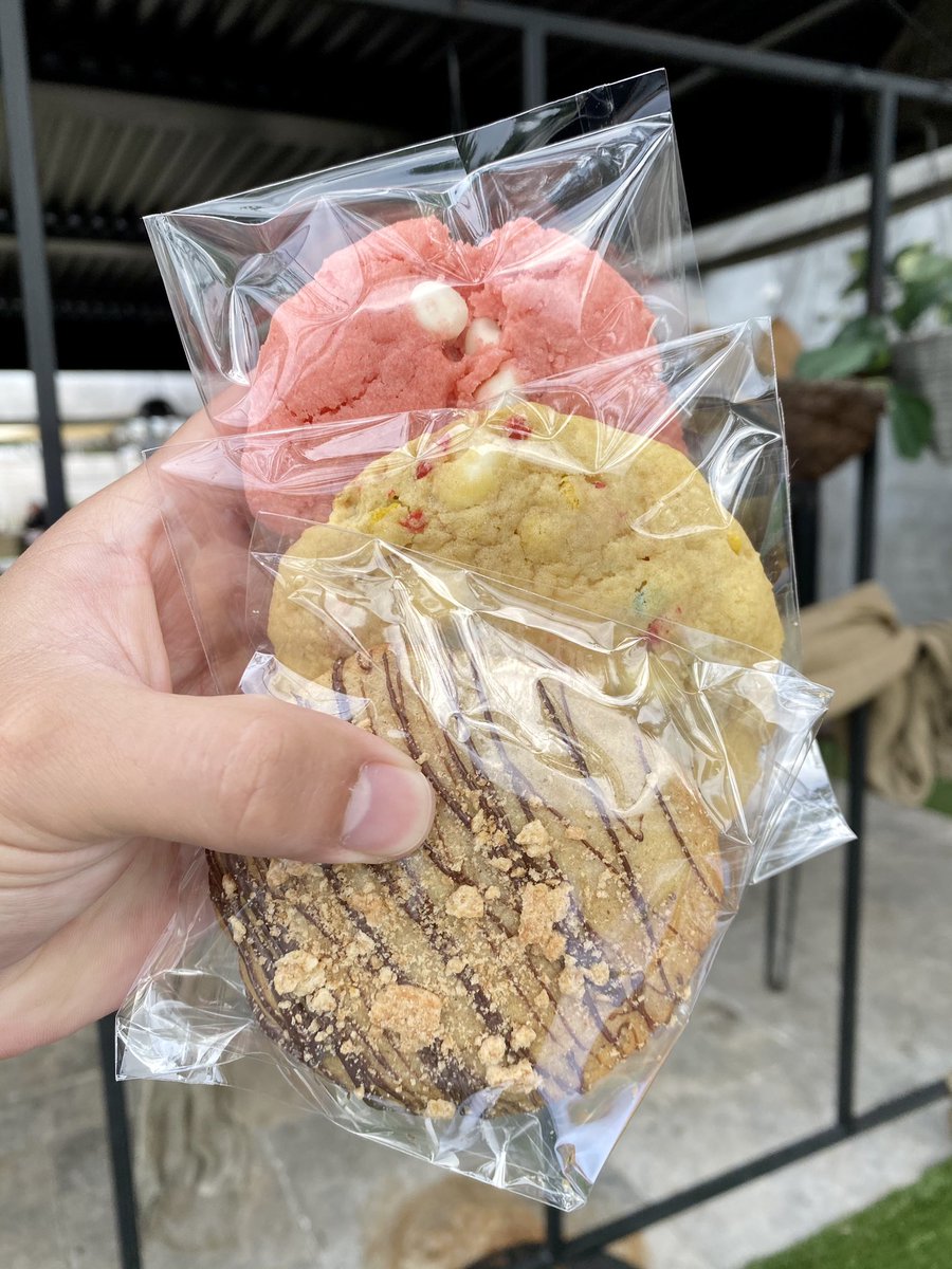 sweetroars's tweet photo. Today’s line up.
The party starts @ 7! @CalleOnze 📍
#houstonmarkets #bakedgoods #htownhappyhour #houstonfood #houstontx #houstonfoodie https://t.co/cCKFcZain1