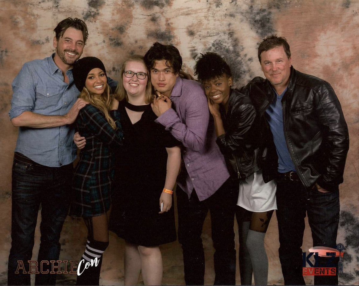ohmyswiftie13x's tweet photo. Already three years ago since this amazing con 🤍 I loved meeting them all 🤍 @KLZ_Events #archiecon https://t.co/QPisV3EGfW