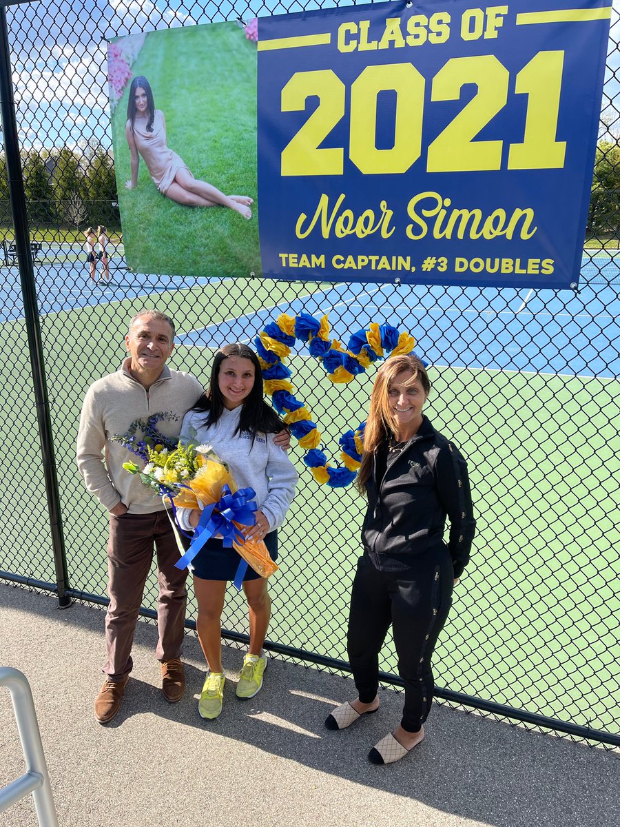 US_ASHsports's tweet photo. Senior Night for #ASHTennis and the team beat Everest Collegiate 7-1. We love you seniors! #ASHBoosterClub https://t.co/QKni3lkIGO