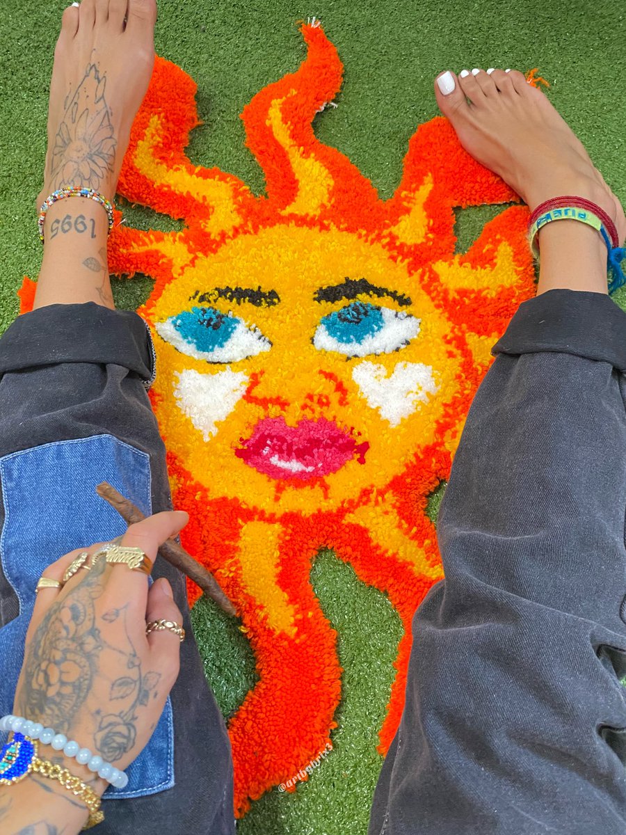 Finished this fire ass rug today...took about 12 hours total, done by hand 🥰