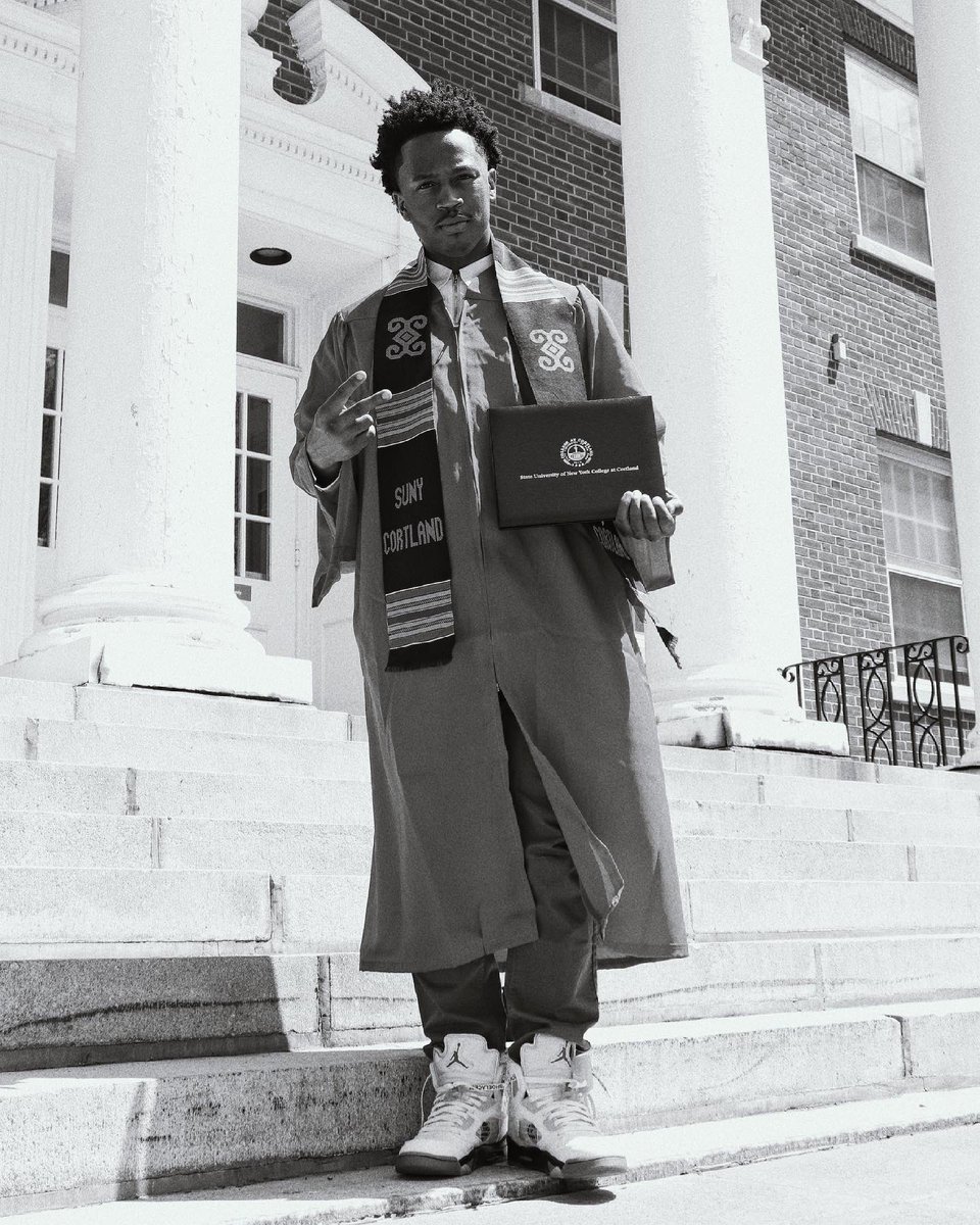 realrytejay_'s tweet photo. Ima catch up wit Allah when we suppose to meet, Til than bring the chair, tables, and the the groceries’ -               Breeeeeel Out🤞🏾✌🏾🎈 https://t.co/rH0LJCPSGu
