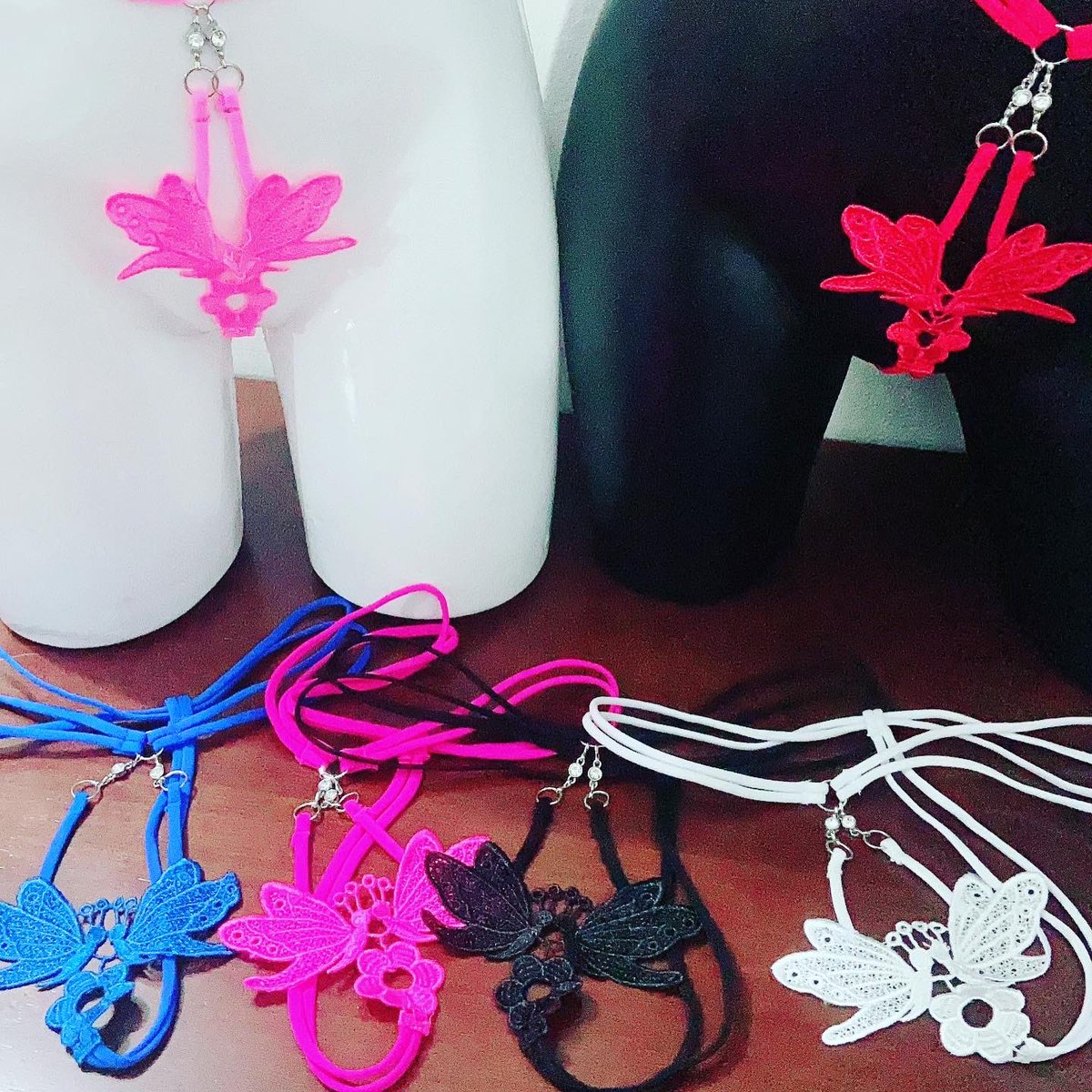 IRopaintima's tweet photo. Que opinas de estos hermosos hilos? 😈🦄
#prepagobogota #sexshop #hilos #TangasHilosyTodo #erotico https://t.co/qB6m6OX6W0