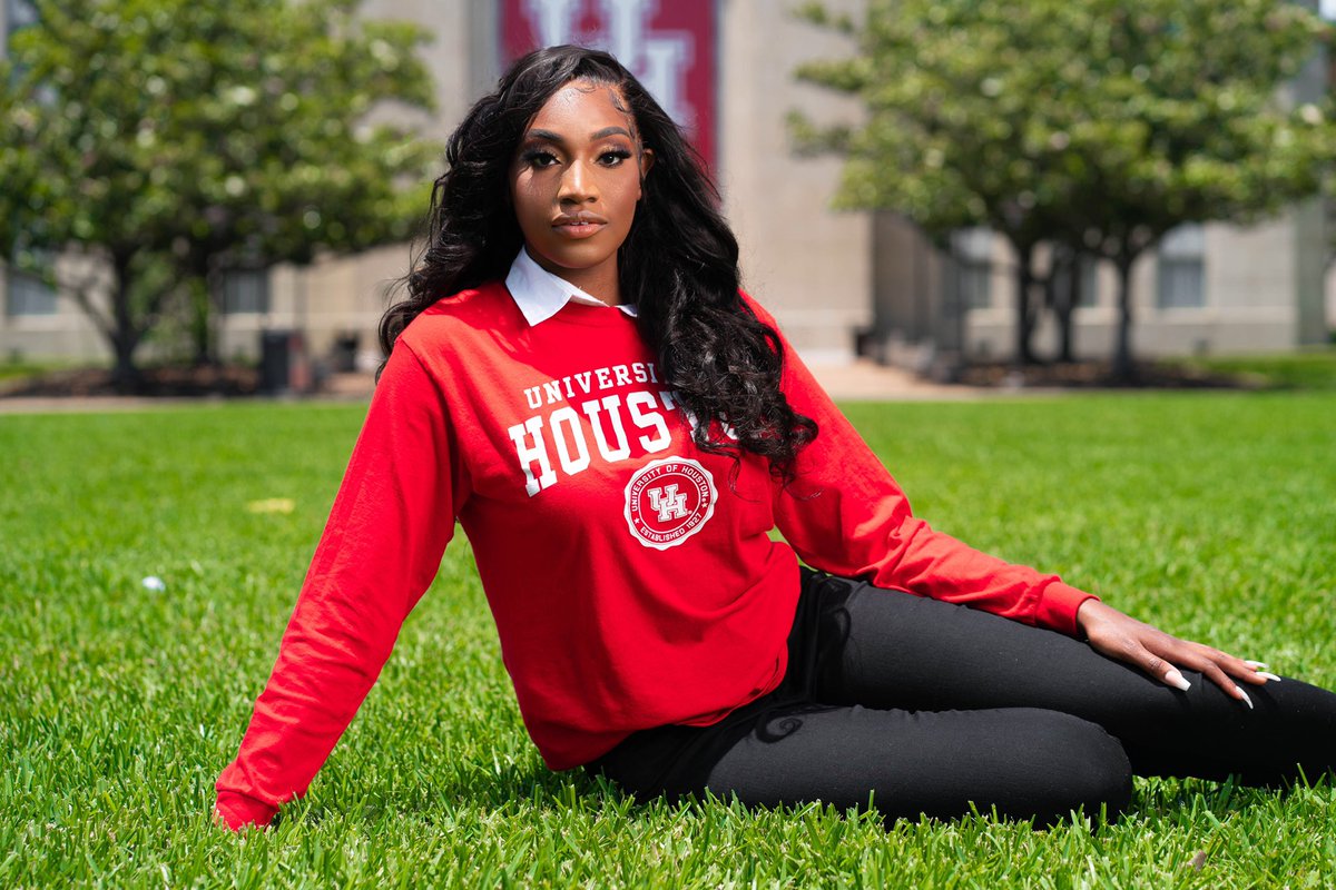heirkay_'s tweet photo. Nevertheless She Persisted...”

 I am officially an Alumna of THE University of Houston❤️🤍✨

B.S in Psychology 
Double Minors in Biology &amp; Health
Cum Laude
May 13th, 2021 https://t.co/Cdkb4bU4HO