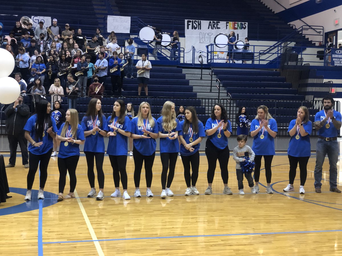 decaturisd's tweet photo. RING DAY! @decaturvball received their 4A State Champs rings today during a special pep rally @Decatur_HS. Today's ceremony was the first event like this in more than a year at DHS! Congrats to the Lady Eagles and their amazing coaches and trainers. #LEVB #UILStateChamps https://t.co/uFhxJhbbeN