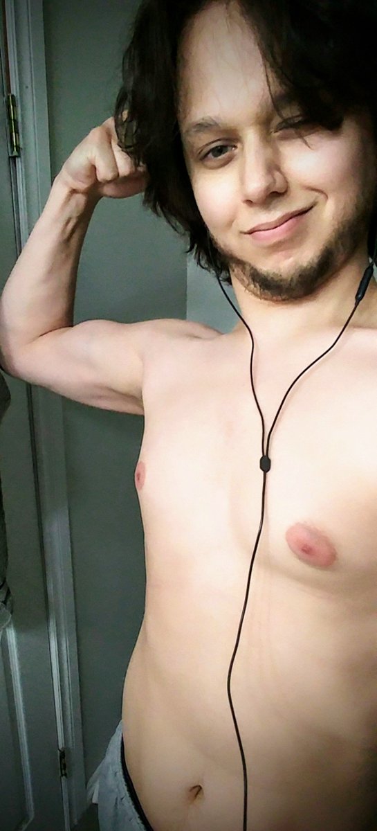 RilyBaly's tweet photo. Posting this while I still have the bravery. 😳

I have made too much progress with my diet &amp; working out to chicken out showing off my results. https://t.co/pXbDM3RyRY