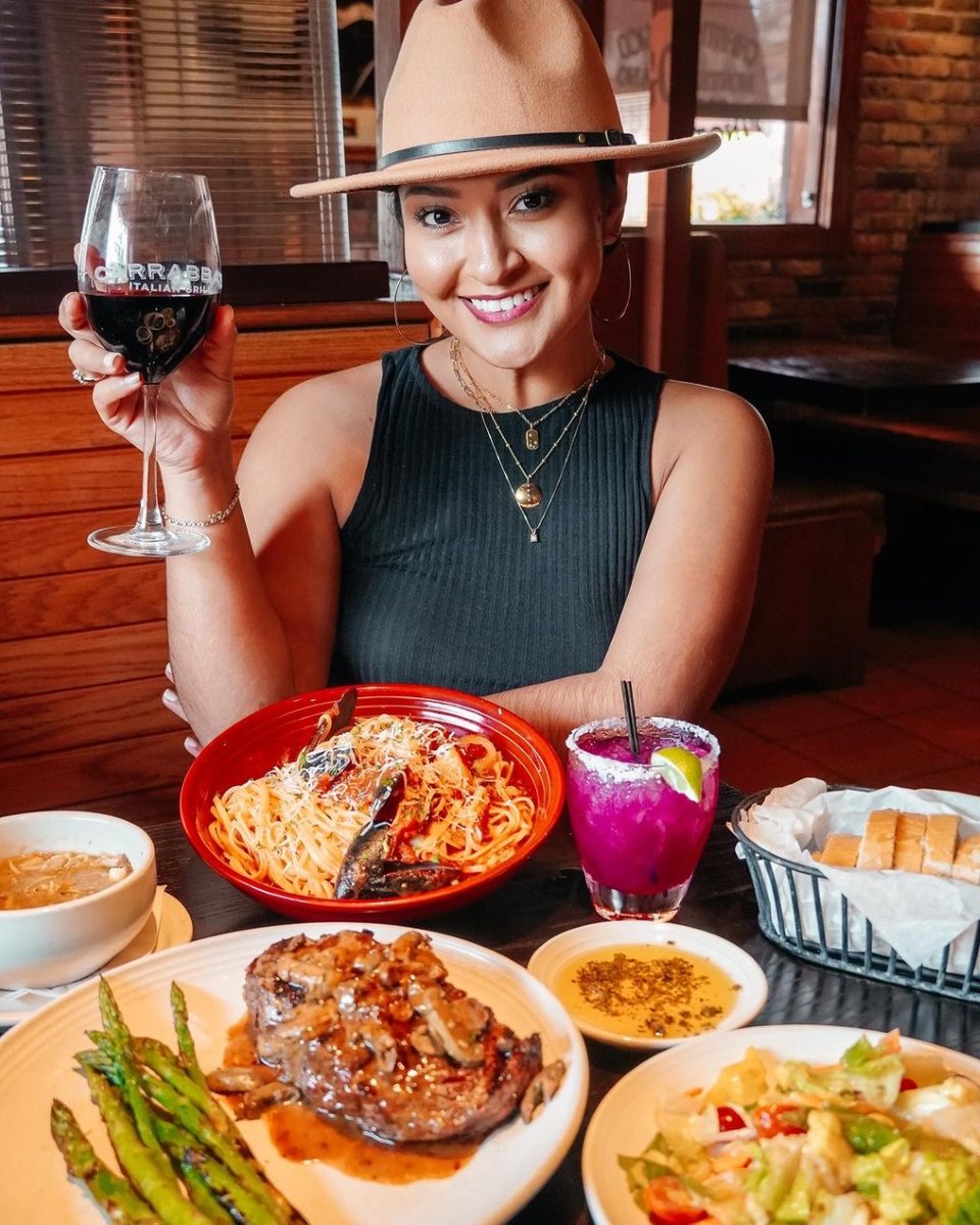 An Italian dinner, what's not to love? 
📸: <a href="/sashazavala/">Sasha Zavala - The Daily Sash</a>