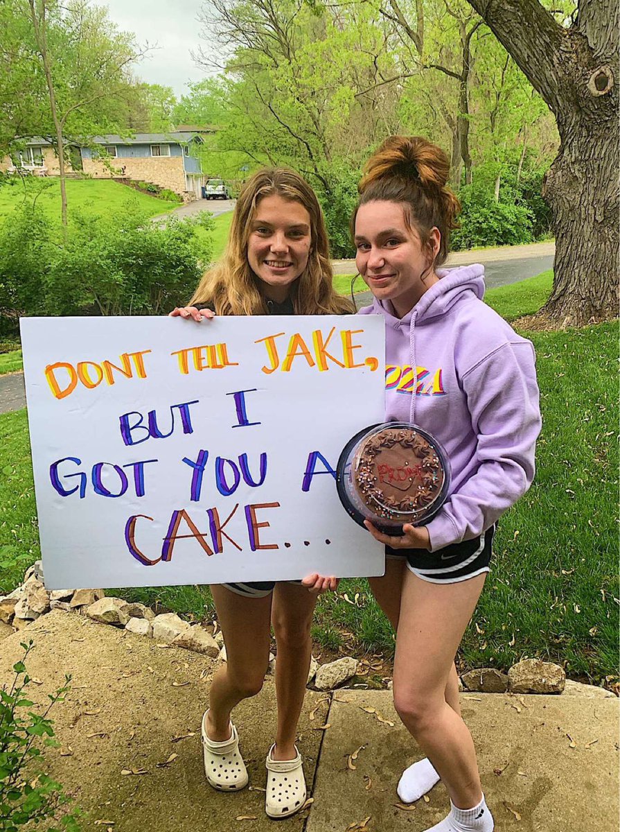 Kate Manchir asking her friend Katie Keiser was a PIECE OF CAKE🎂🍰