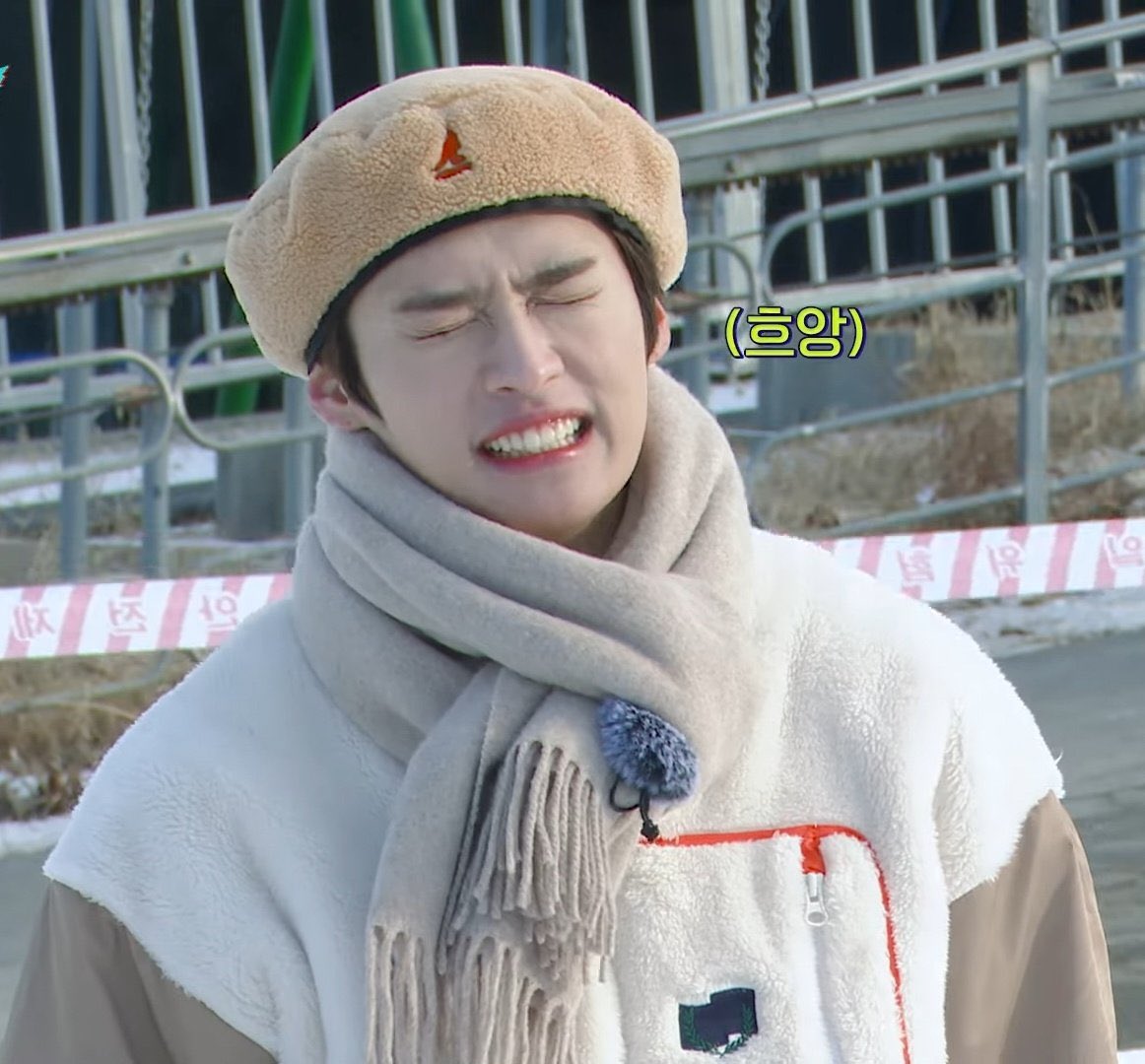 hyunjinnie801's tweet photo. me gustaría poder tener amigxs "STAY", y poder compartir mucho acerca de straykids ಥ‿ಥ
.
I would like to be able to have "STAY" friends, and to be able to share a lot about straykids ಥ‿ಥ
#스테이_트친소 #스트레이키즈 #StrayKids #STAYfriends #LeeKnow https://t.co/ebUIzCPNwF