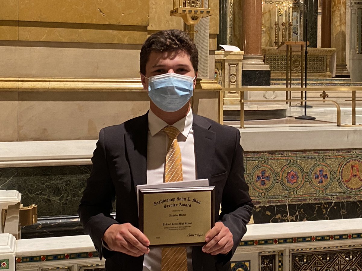 DeSmetJesuitHS's tweet image. Great night celebrating the Archbishop May Service award recipients of the @archstl with @abp_rozanski 

Congratulations senior Nick Winter and #ThankYou for setting the example of being a #Man4Others #AMDG #curapersonalis